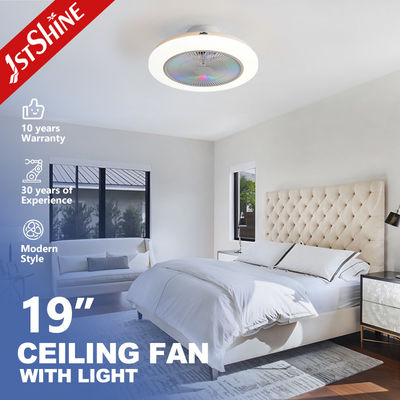 Ventilatore di soffitto a LED da 19 pollici / OEM con finitura bianca e lame nascoste di luce dell'atmosfera RGB