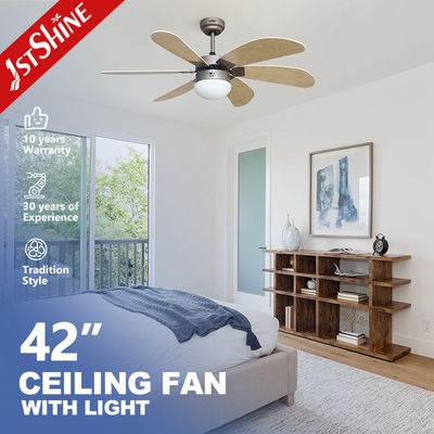 230V/50Hz Voltaggio di ingresso Ventilatore di soffitto con catena di trazione e kit di luce LED 1stshine OEM Color