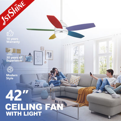Controllo remoto ventilatore di soffitto con funzionamento silenzioso e servizi di soluzioni di illuminazione