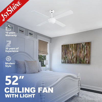 Colore che cambia accendendo il ventilatore da soffitto dell'interno di Dimmable LED con telecomando