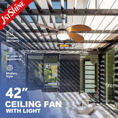 110-240V/50Hz-60Hz Input Voltage LED Outdoor Ceiling Fan con 3 velocità e rating IP42