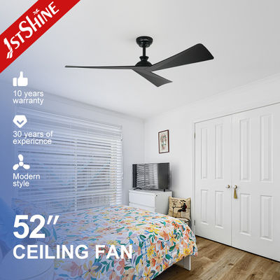 Un ventilatore da soffitto di 3 pale telecomandato dell'ABS di rivestimento di CC di velocità nere del motore 5 senza luce