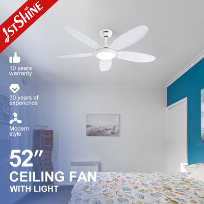 Il ventilatore da soffitto di pale dell'ABS del motore 5 di CC, colore bianco 3 ha condotto il ventilatore da soffitto decorativo leggero