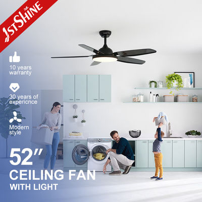 Ventilatore di soffitto nero con luce e comando remoto