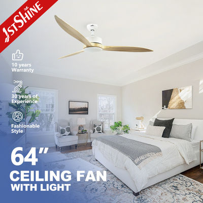 Ventilatore di soffitto in stile moderno con controllo remoto e lame di legno massello naturale
