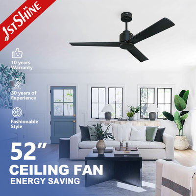 Un ventilatore da soffitto calmo di 3 pale di legno solido nero con telecomando