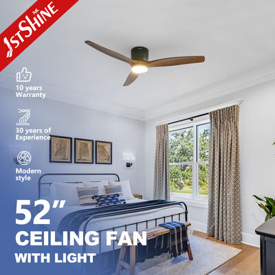 Ventilatore da soffitto da 52 pollici con 3 pale in legno massello e luce LED integrata per spazi abitativi moderni