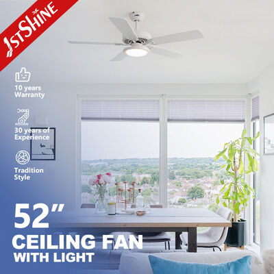 Buon prezzo Ventilatore da soffitto bianco da 52 pollici con luce LED e telecomando a 6 velocità, dotato di pale in MDF e motore DC In linea